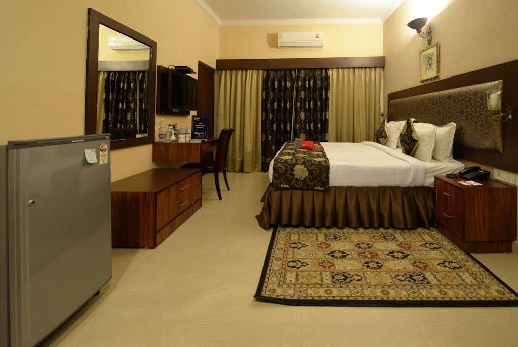 Hotel Genx Banjara Hill 1589 Hyderabad Esterno foto
