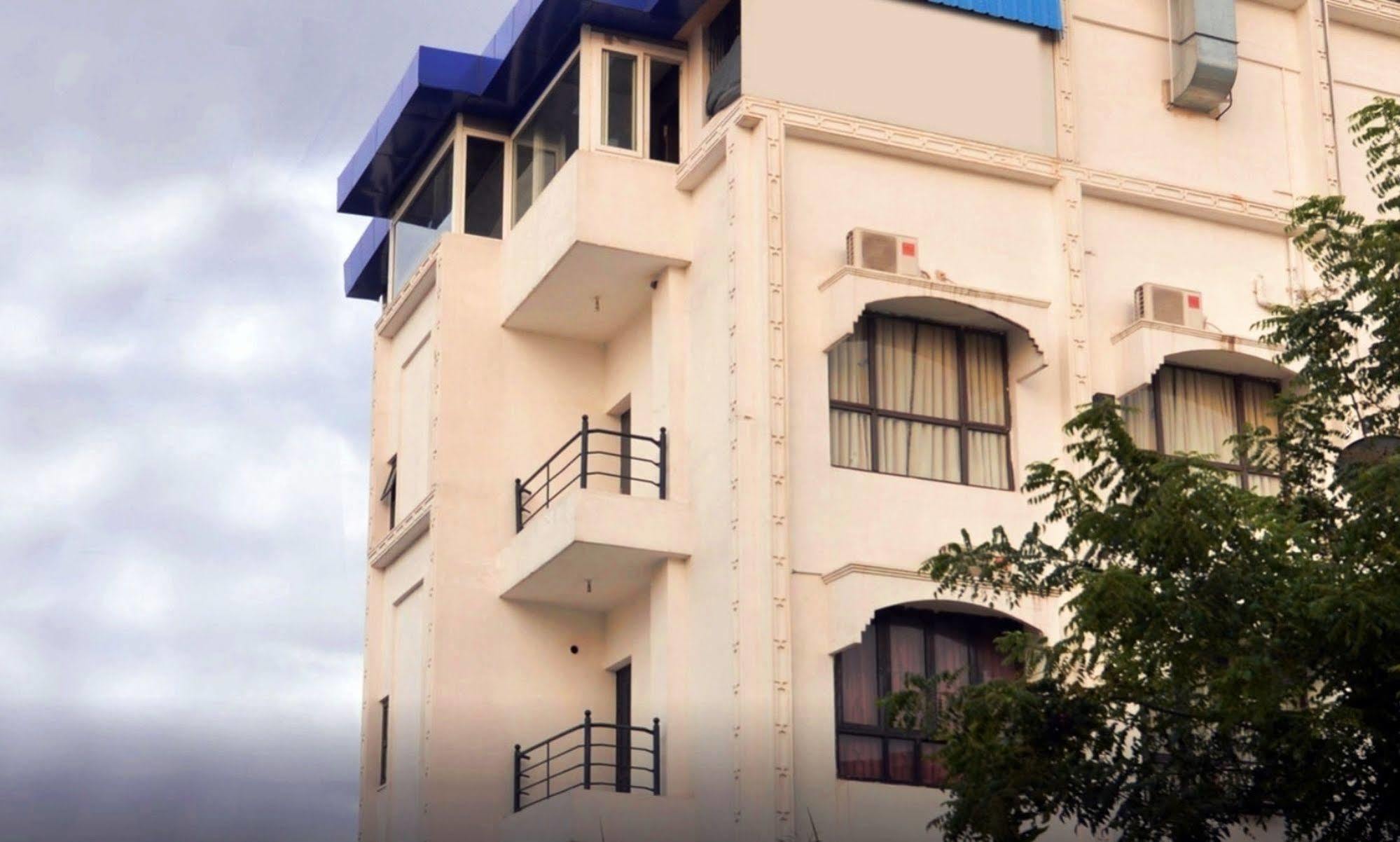 Hotel Genx Banjara Hill 1589 Hyderabad Esterno foto