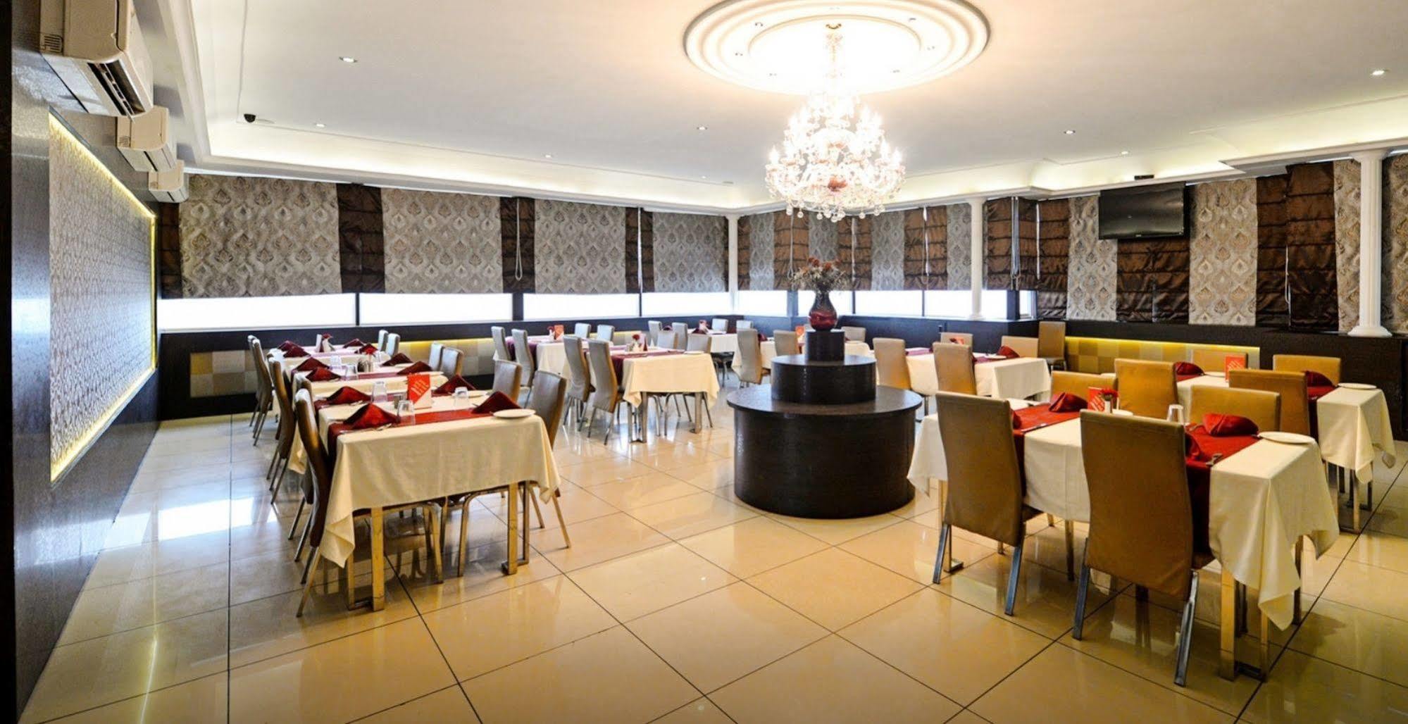 Hotel Genx Banjara Hill 1589 Hyderabad Esterno foto