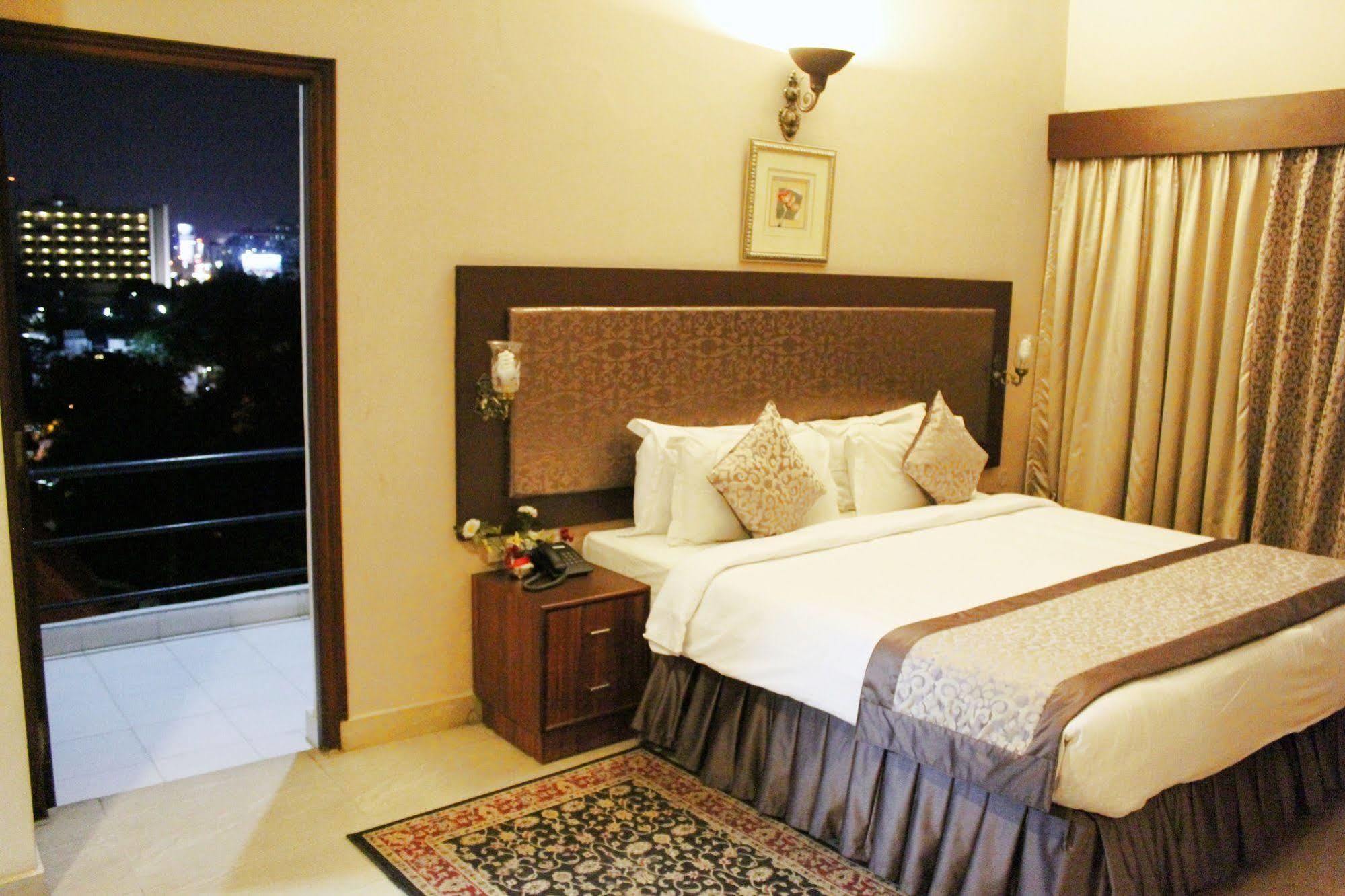 Hotel Genx Banjara Hill 1589 Hyderabad Esterno foto