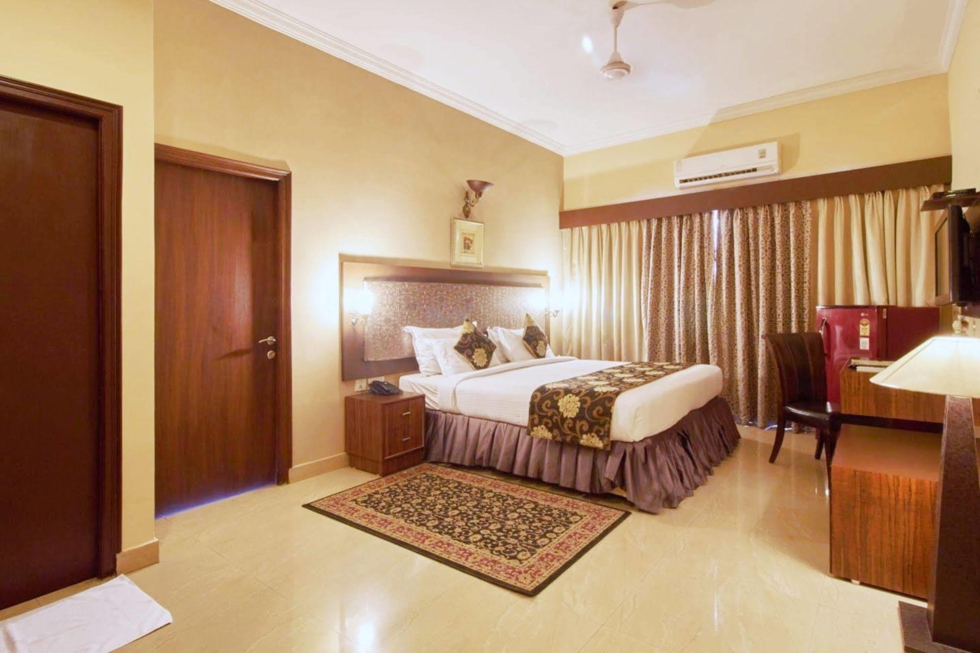 Hotel Genx Banjara Hill 1589 Hyderabad Esterno foto