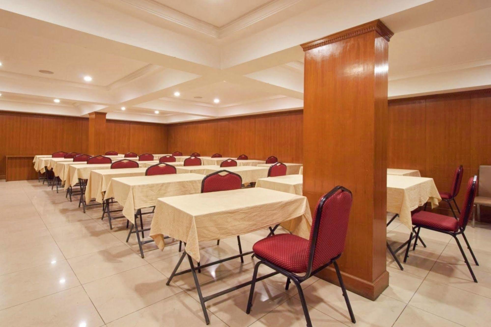 Hotel Genx Banjara Hill 1589 Hyderabad Esterno foto