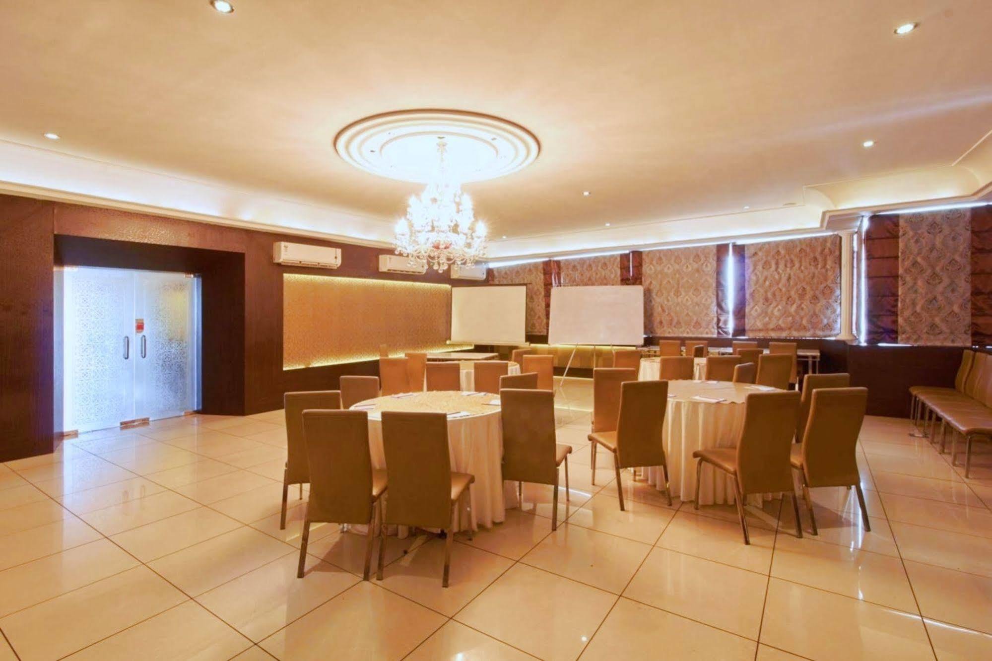 Hotel Genx Banjara Hill 1589 Hyderabad Esterno foto